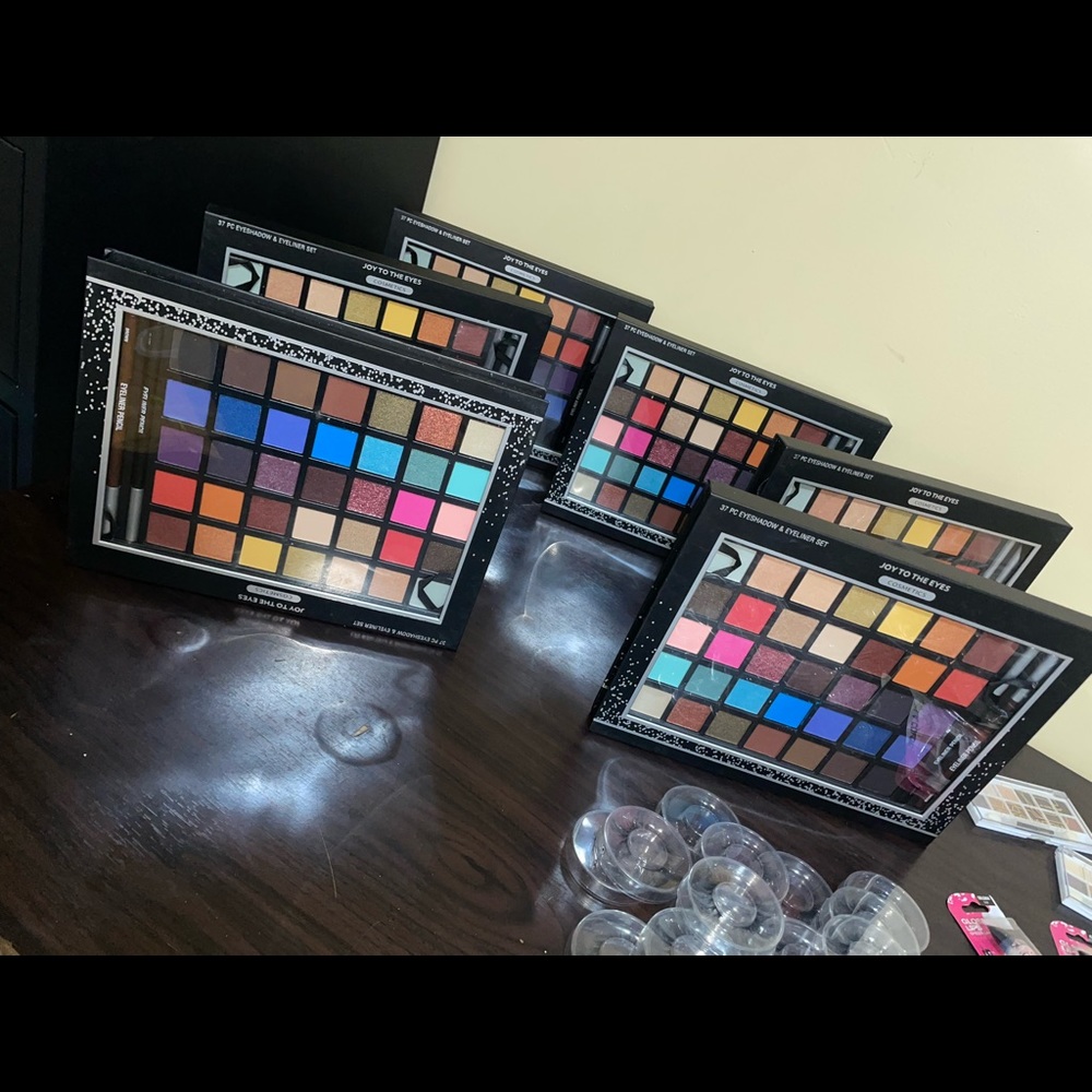 Makeup pallets